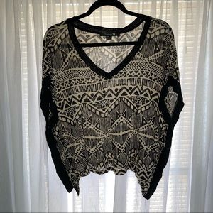 Patterned short sleeve flowy tee